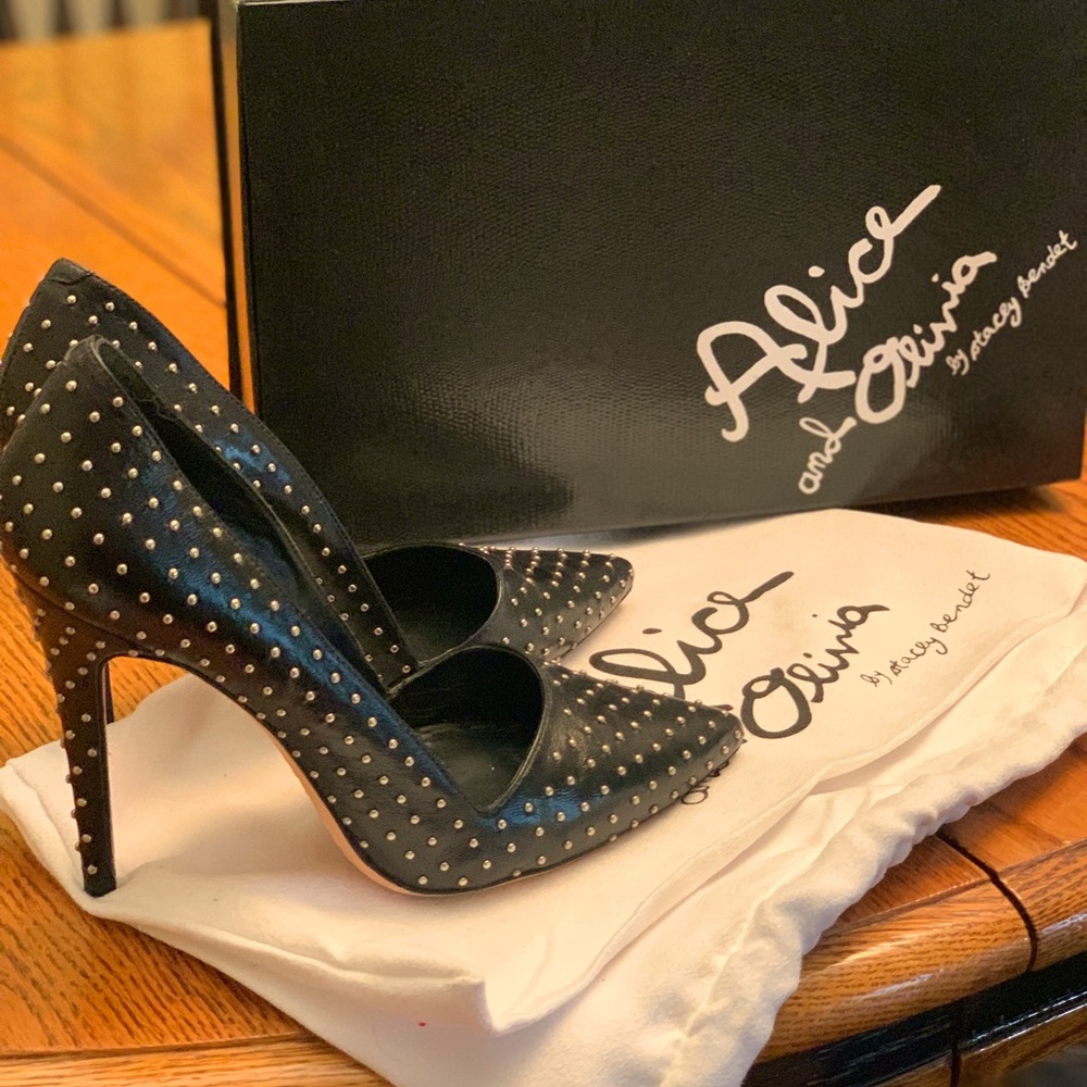 ALICE AND OLIVIA DINA BKACK LEATHER STUDDED HEELS